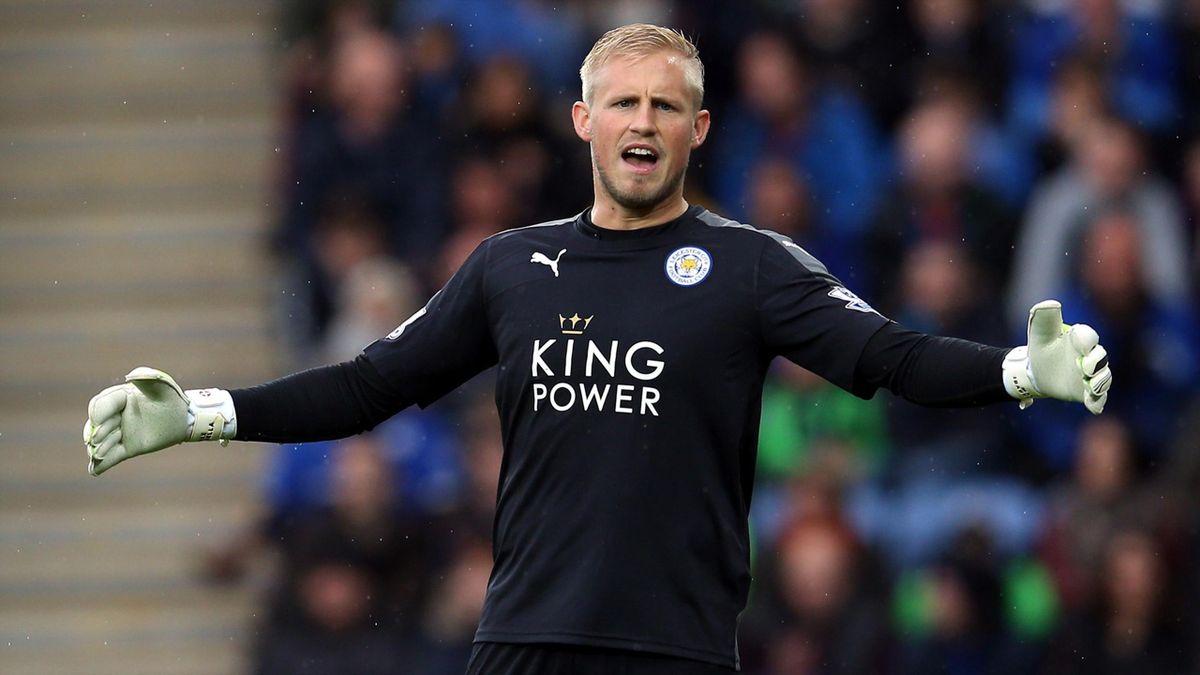 thủ môn Kasper Schmeichel đã có lần thứ 398 ra sân trong màu áo Bầy cáo