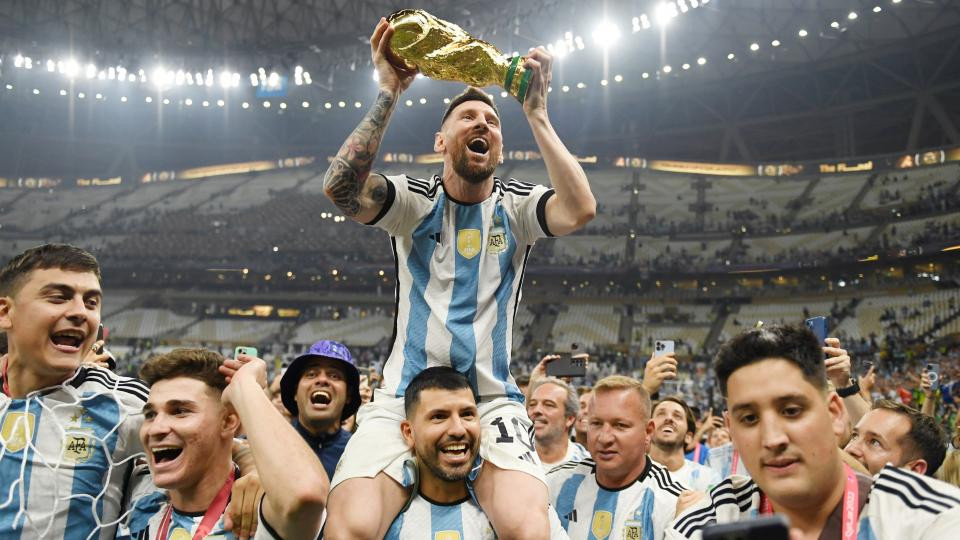 Messi cùng tuyển Argentina vô địch World Cup 2022. Messi cùng tuyển Argentina vô địch World Cup 2022.
