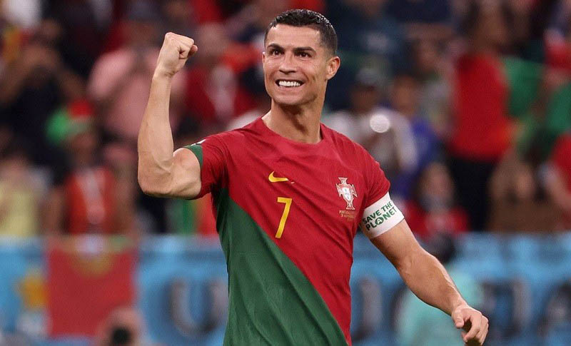 Cristiano Ronaldo thể hiện sự hoàn hảo khi chơi bóng Cristiano Ronaldo thể hiện sự hoàn hảo khi chơi bóng